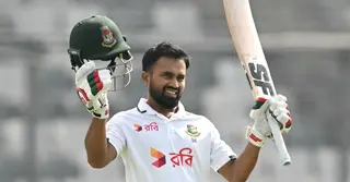 ১৭ ঘণ্টার অপেক্ষার পর সাদমানের সেঞ্চুরি